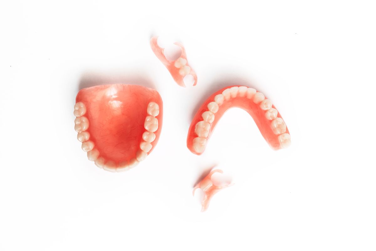 How to Choose the Right Type of Removable Dentures?