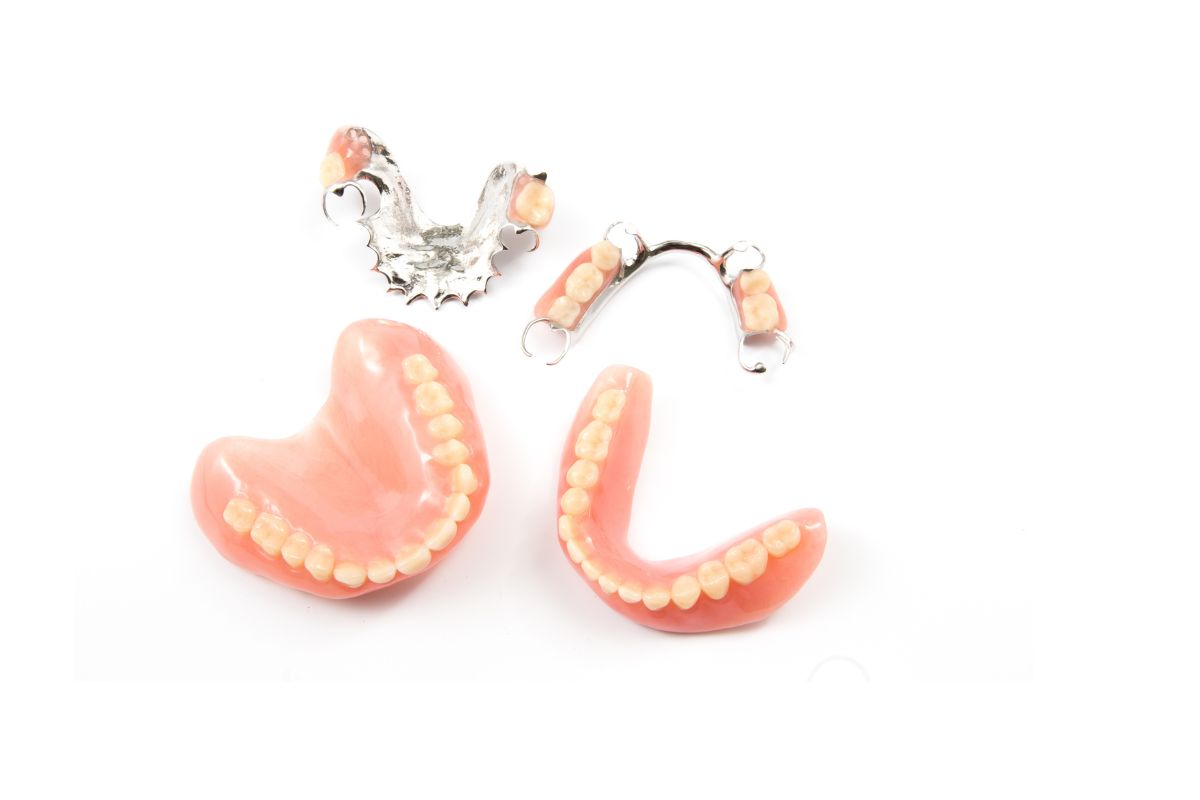 Top Signs Your Removable Dentures Need to Be Repaired or Replaced