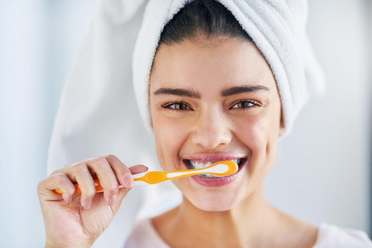 Professional Teeth Whitening vs. At-Home Solutions: Which Is Better for Discolored Teeth?