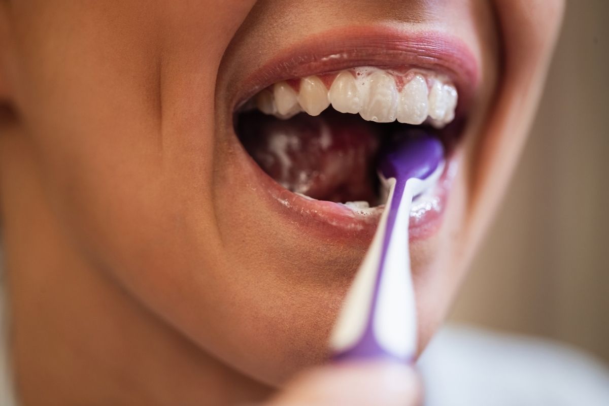 Professional Teeth Cleaning vs. Brushing at Home: What’s the Difference?